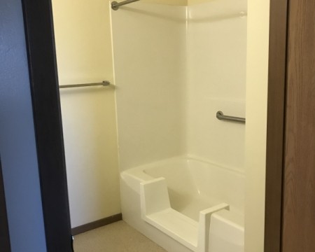 Colonial-Terrace-Bathroom