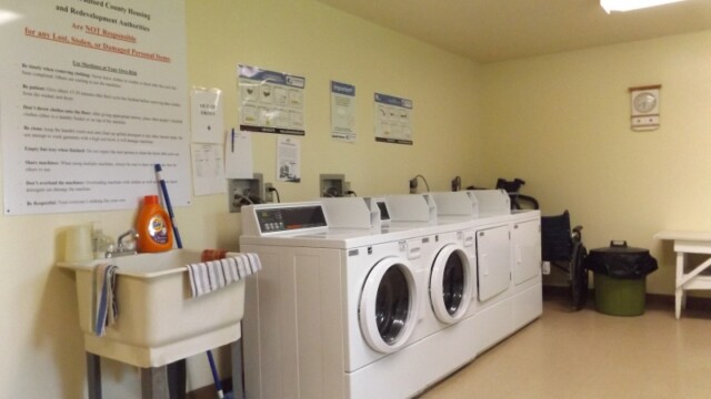 LVille-Elderly-Laundry