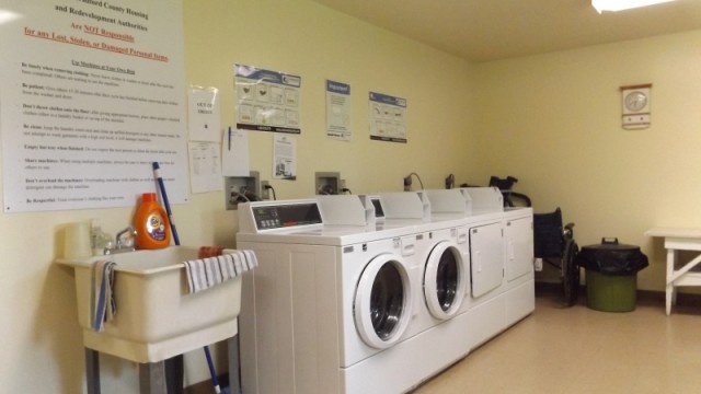 LVille-Elderly-Laundry